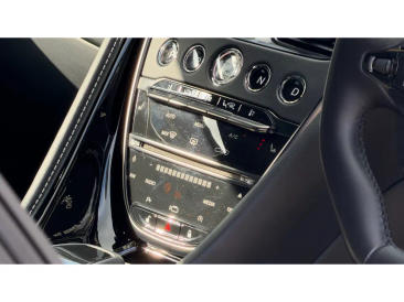 Aston Martin DBS Superleggera V12 — photo 26