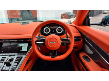 Aston Martin DB12 V8 — photo 10