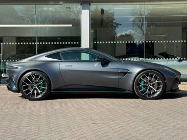 Aston Martin Vantage V8 — photo 27