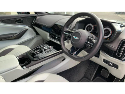 Aston Martin DBX 707