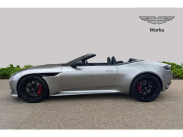 Aston Martin DB12 V8 — photo 13