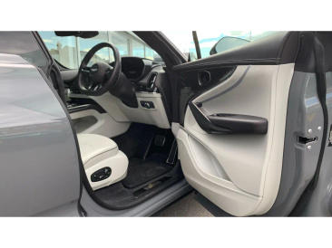 Aston Martin DBX 707 — photo 14