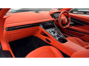 Aston Martin DB12 V8 — photo 25
