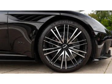 Aston Martin DBS Superleggera V12 — photo 7