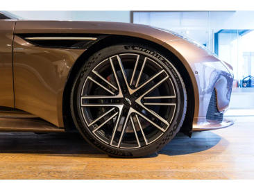Aston Martin DB12 V8 — photo 4
