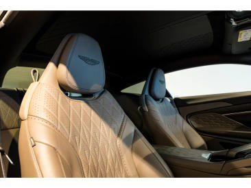 Aston Martin DB12 V8 — photo 5
