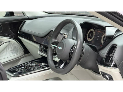 Aston Martin DBX 707