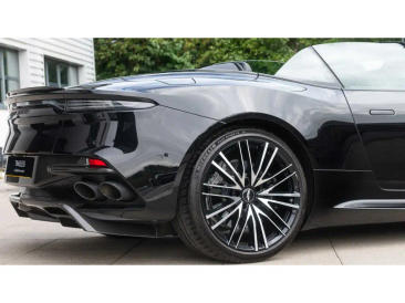 Aston Martin DBS Superleggera V12 — photo 15