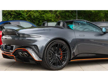 Aston Martin Vantage V8 — photo 15