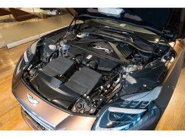 Aston Martin DB12 V8 — photo 11