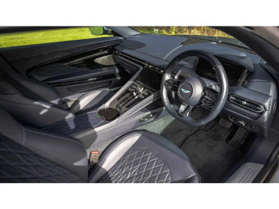 Aston Martin DB12 V8