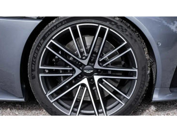 Aston Martin DB12 V8 — photo 4