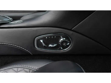 Aston Martin DBS Superleggera V12 — photo 26