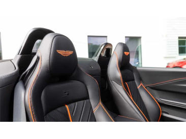 Aston Martin Vantage V8 — photo 28