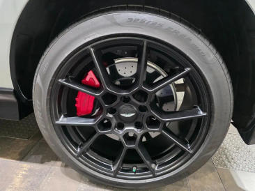 Aston Martin DBX 707 — photo 4