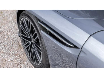 Aston Martin DB12 V8 — photo 9