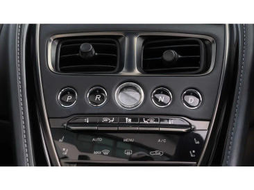 Aston Martin DBS Superleggera V12 — photo 32