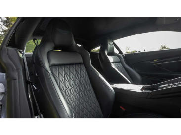 Aston Martin DB12 V8 — photo 12