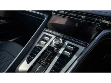 Aston Martin DB12 V8 — photo 13