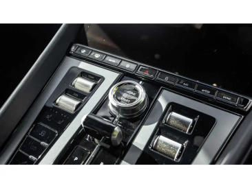Aston Martin DB12 V8 — photo 14