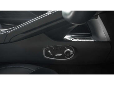Aston Martin DB12 V8 — photo 16