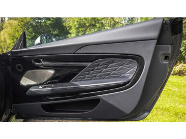 Aston Martin DB12 V8 — photo 17