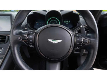 Aston Martin DBS Superleggera V12 — photo 41