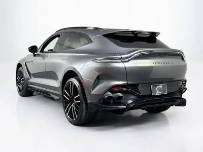 Aston Martin DBX 707