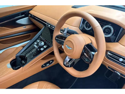 Aston Martin DB12 V8