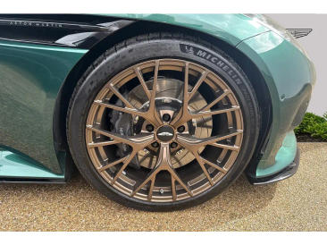 Aston Martin DB12 V8 — photo 4