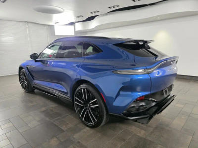 Aston Martin DBX 707