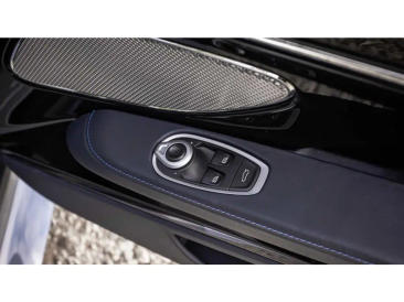 Aston Martin DB12 V8 — photo 27