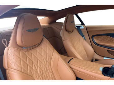 Aston Martin DB12 V8 — photo 12