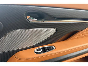 Aston Martin DB12 V8 — photo 19