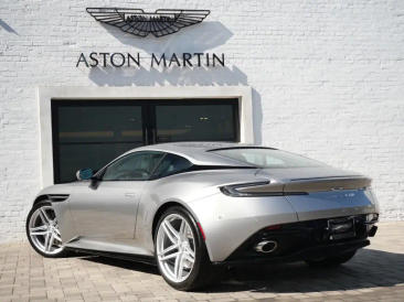 Aston Martin DB12 V8 — photo 2