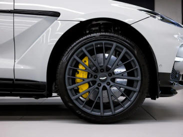 Aston Martin DBX 707 — photo 4