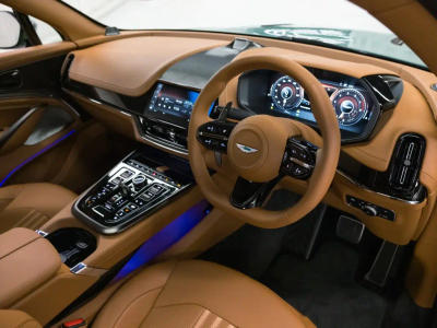Aston Martin DBX 707