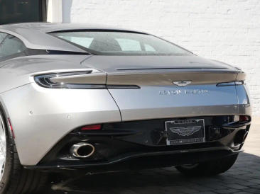 Aston Martin DB12 V8 — photo 8