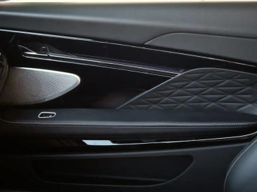 Aston Martin DB12 V8 — photo 14