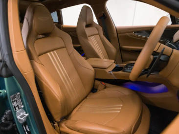 Aston Martin DBX 707 — photo 8