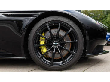 Aston Martin DB11 AMR — photo 4