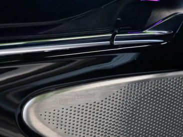 Aston Martin DB12 V8 — photo 16