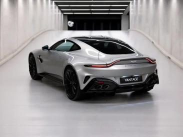 Aston Martin Vantage V8 — photo 4
