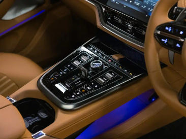 Aston Martin DBX 707 — photo 10