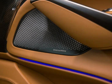 Aston Martin DBX 707 — photo 12
