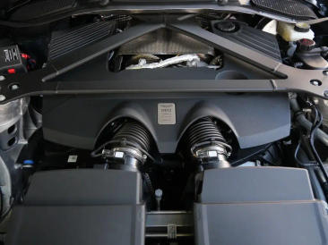 Aston Martin DB12 V8 — photo 21