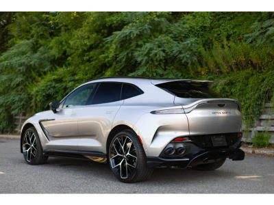 Aston Martin DBX 707