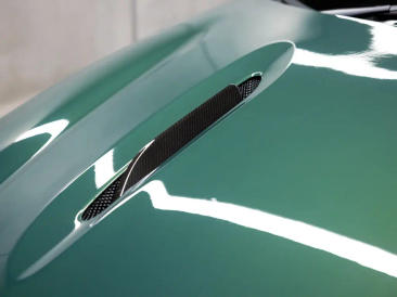 Aston Martin DBX 707 — photo 27