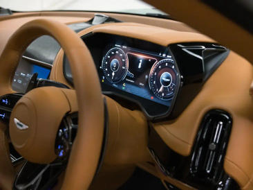 Aston Martin DBX 707 — photo 28