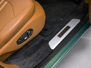 Aston Martin DBX 707 — photo 29